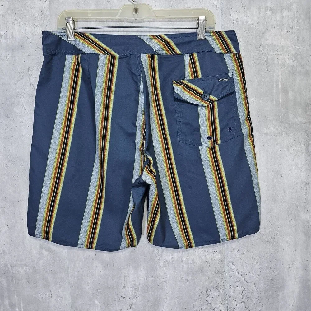 VOLCOM Mens 34 Ravesi Striped Boardshorts Swimsuit Rare‎ Swim Wake Surf Beach